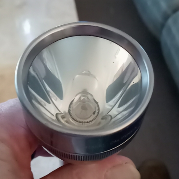 Free with bundle :Mag flashlight Eagle belt buckle Eagle fringed key holder. - Picture 7 of 8